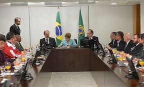 Medida provisória autoriza empresas a reduzir salário e jornada de trabalho